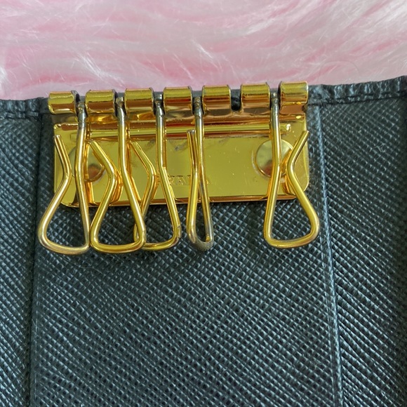 🖤✨ Prada Logo Saffiano Leather Ribbon Key Holder - Picture 8 of 11